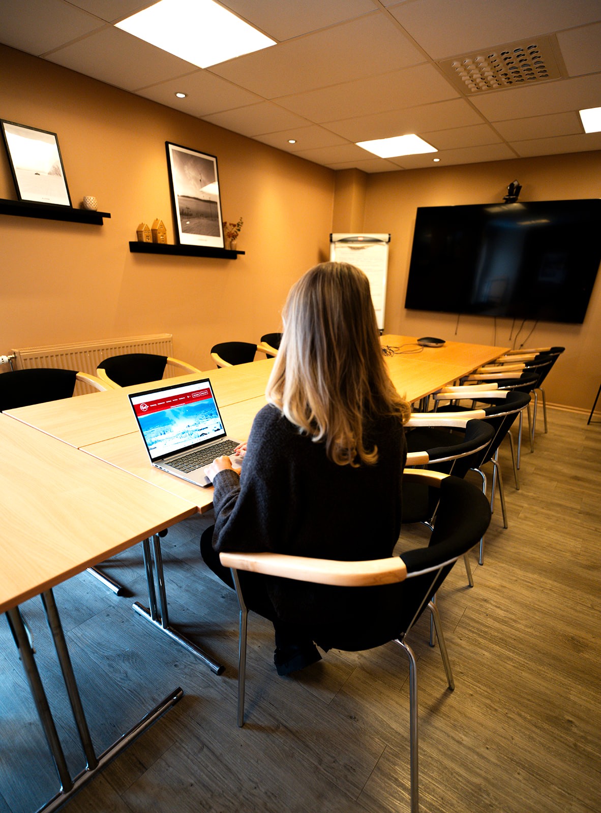 Medarbetare på kontoret i Hemavan