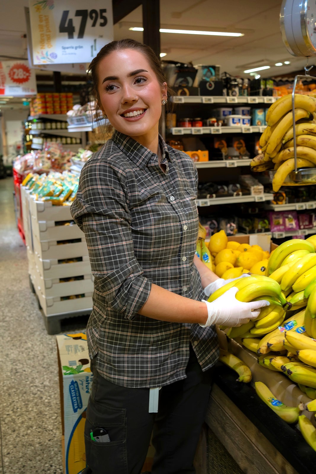 Medarbetare i frukt- och gröntavdelningen